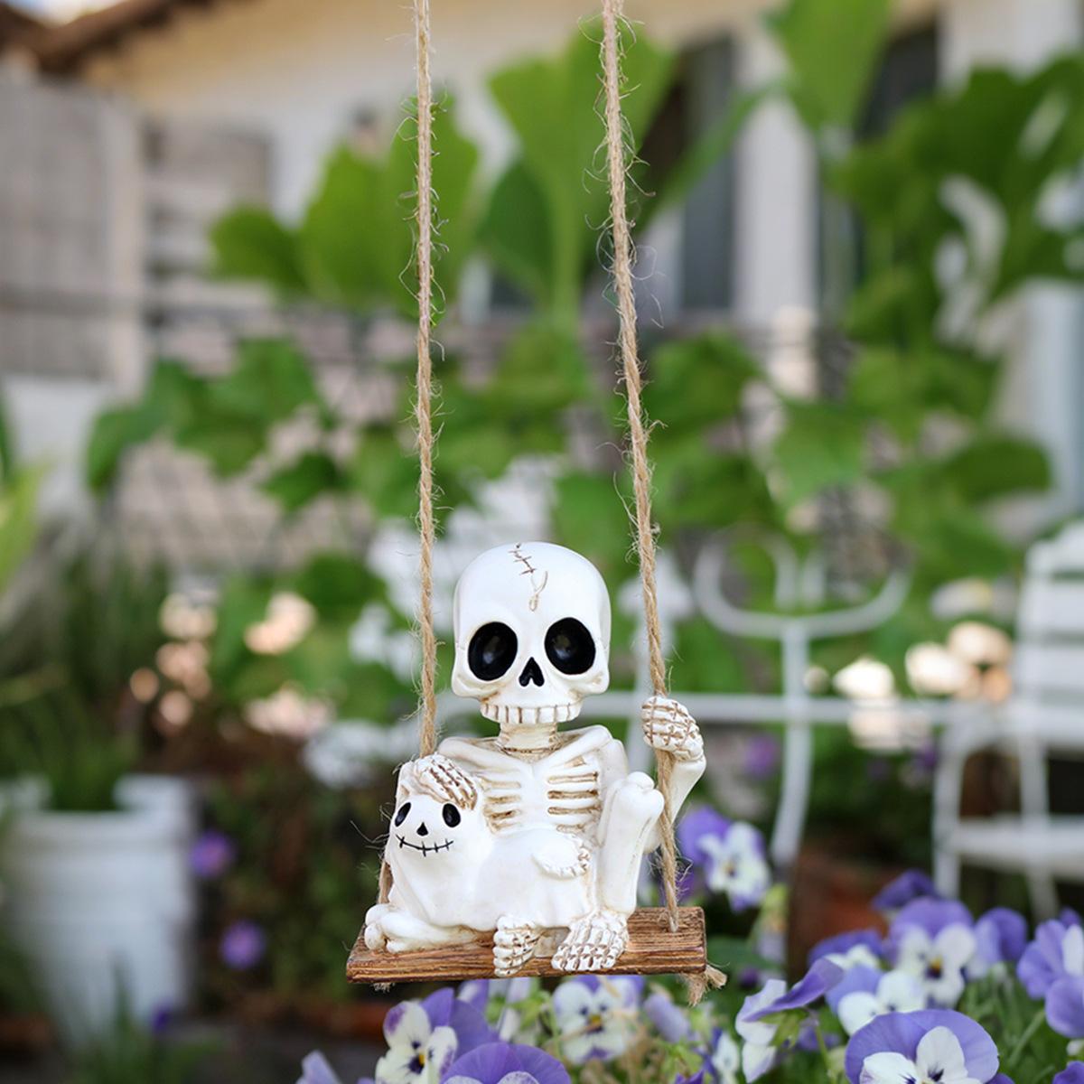 Outdoor Swing Skull Cat Ornament, Spring Garden Courtyard Hanging Skull Statue, Fun Small Skull Decor, Halloween Decoration