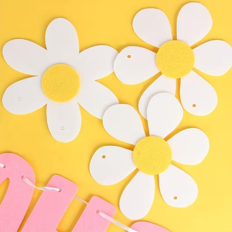 Birthday & Daisy-Themed Party Decor — Small Felt Flower Banner and Soft "First Birthday" Sign. A versatile design suitable for christenings, everyday decoration, and various party settings.