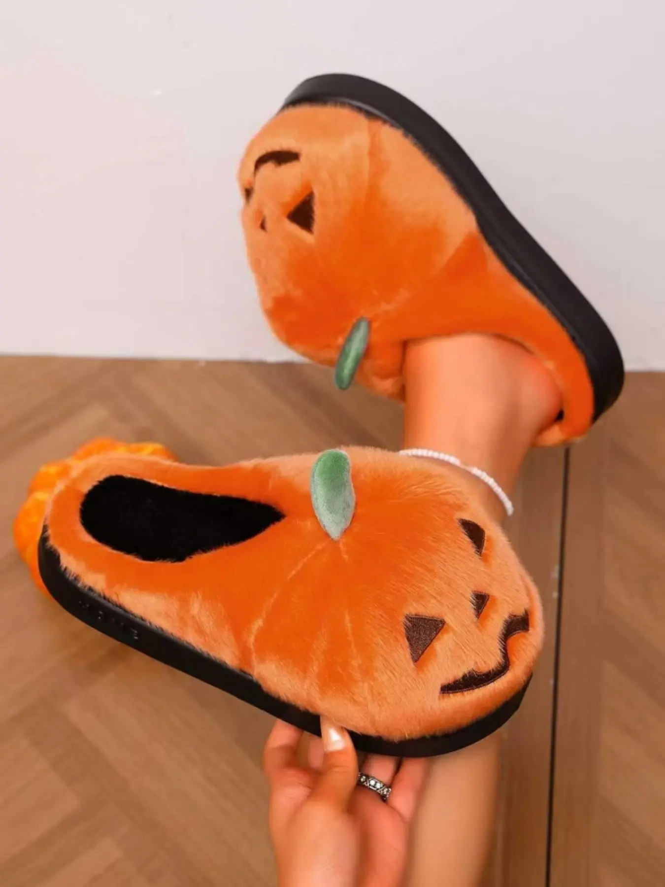Women's Halloween Fun 3D Pumpkin Plush Slip-On Shoes, Fall Winter Non-Slip Warm Indoor Slippers, Cute Ghost Face Design