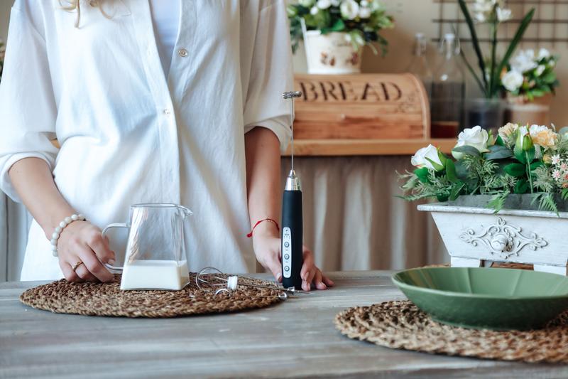 Handheld Milk Frother for Coffee, Rechargeable Electric Whisk with 3 Heads 3 Speeds Drink Mixer Foam Maker For Latte, Cappuccino, Hot Chocolate, Egg，Black Friday Online Event, Christmas Gifts