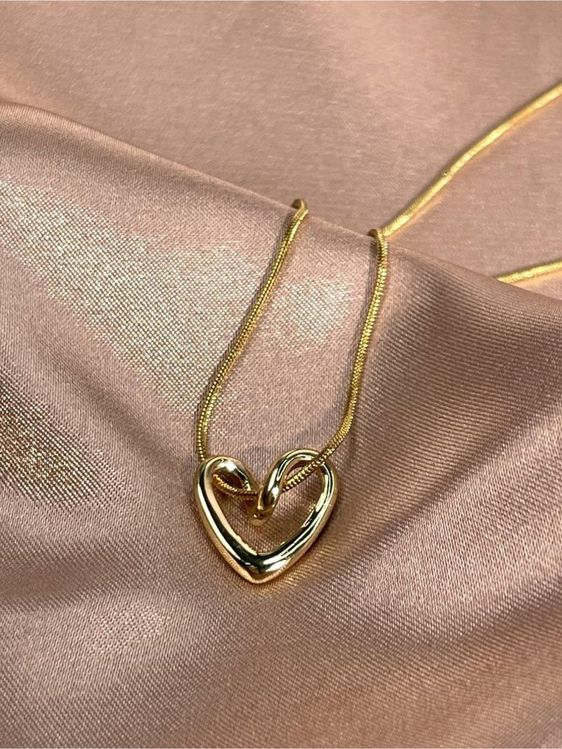 Women's Stainless Steel Heart Pendant Necklace, Love Heart Necklace, Simple Vintage Design, Fashionable Daily Wear Jewelry for Women