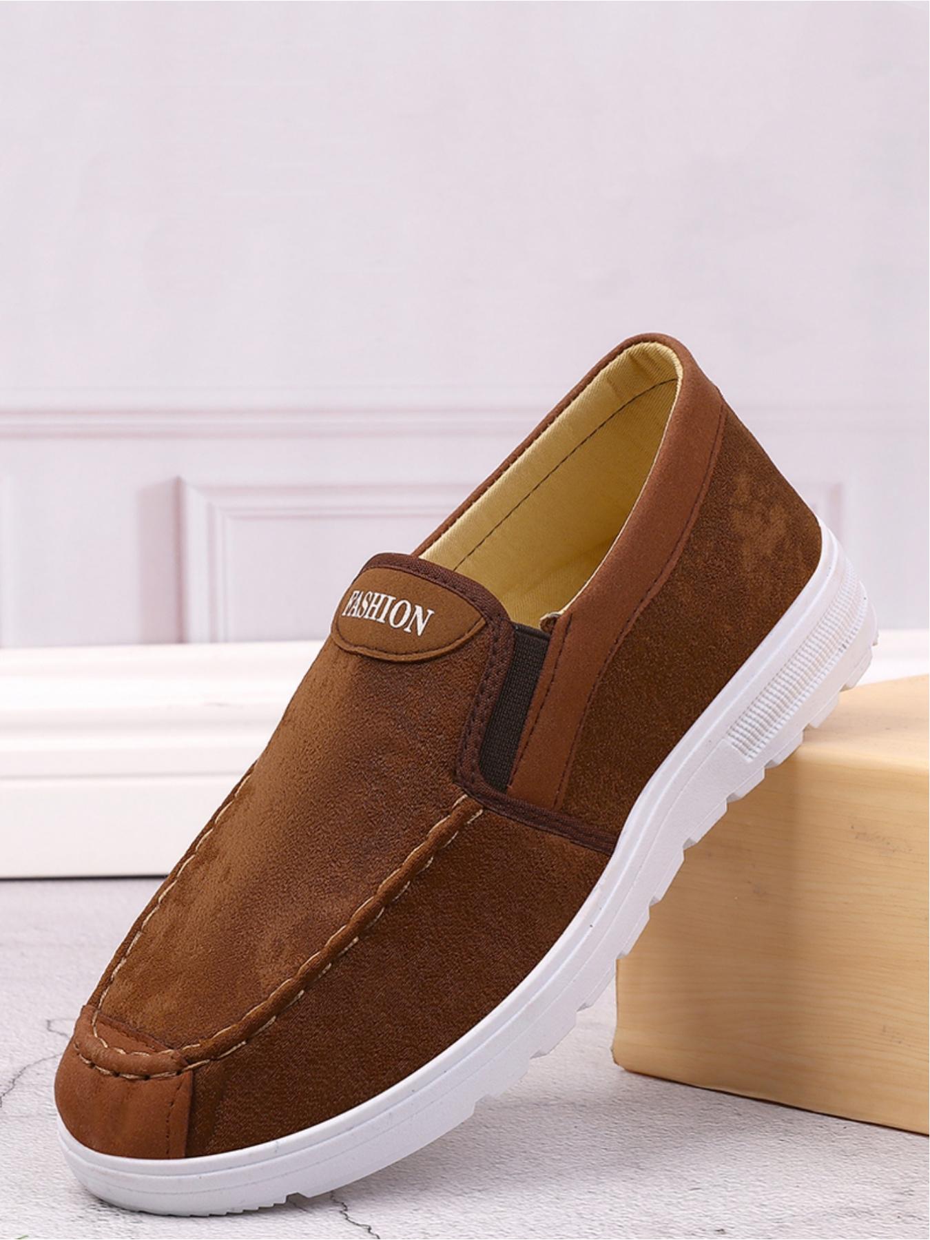 Men's casual shoes, breathable upper for a comfortable and airy feel, with a contrasting color design for a stylish look. The slip-on style ensures easy wear and removal, featuring a comfortable canvas material that is lightweight and durable