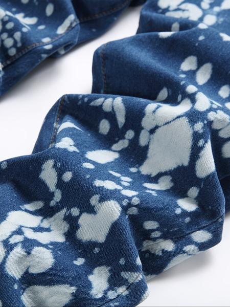 Men's Fashion Casual Splash Ink Slim-Fit Jeans, Slim-Fit Street Style Jeans. The fabric is comfortable, featuring a mid-rise button closure (belt not included), suitable for men's daily wear.