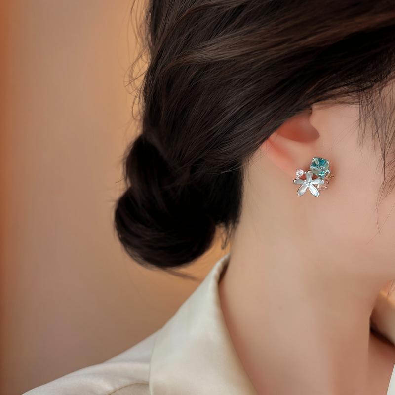 2026 New Style Simple and Fashionable Silver Needle Studded with Diamonds, Glass Oil-Dripping Starfish Stud Earrings, Light Luxury and High-End Women's Jewelry