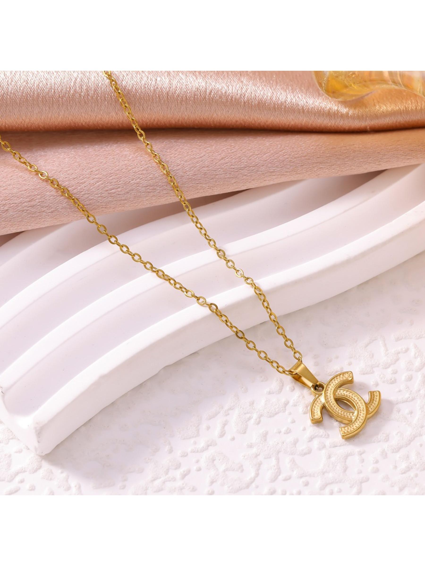 European and American INS Style Stainless Steel Double C Letter Pendant Necklace for Women, Light Luxury Niche Design Titanium Steel Necklace