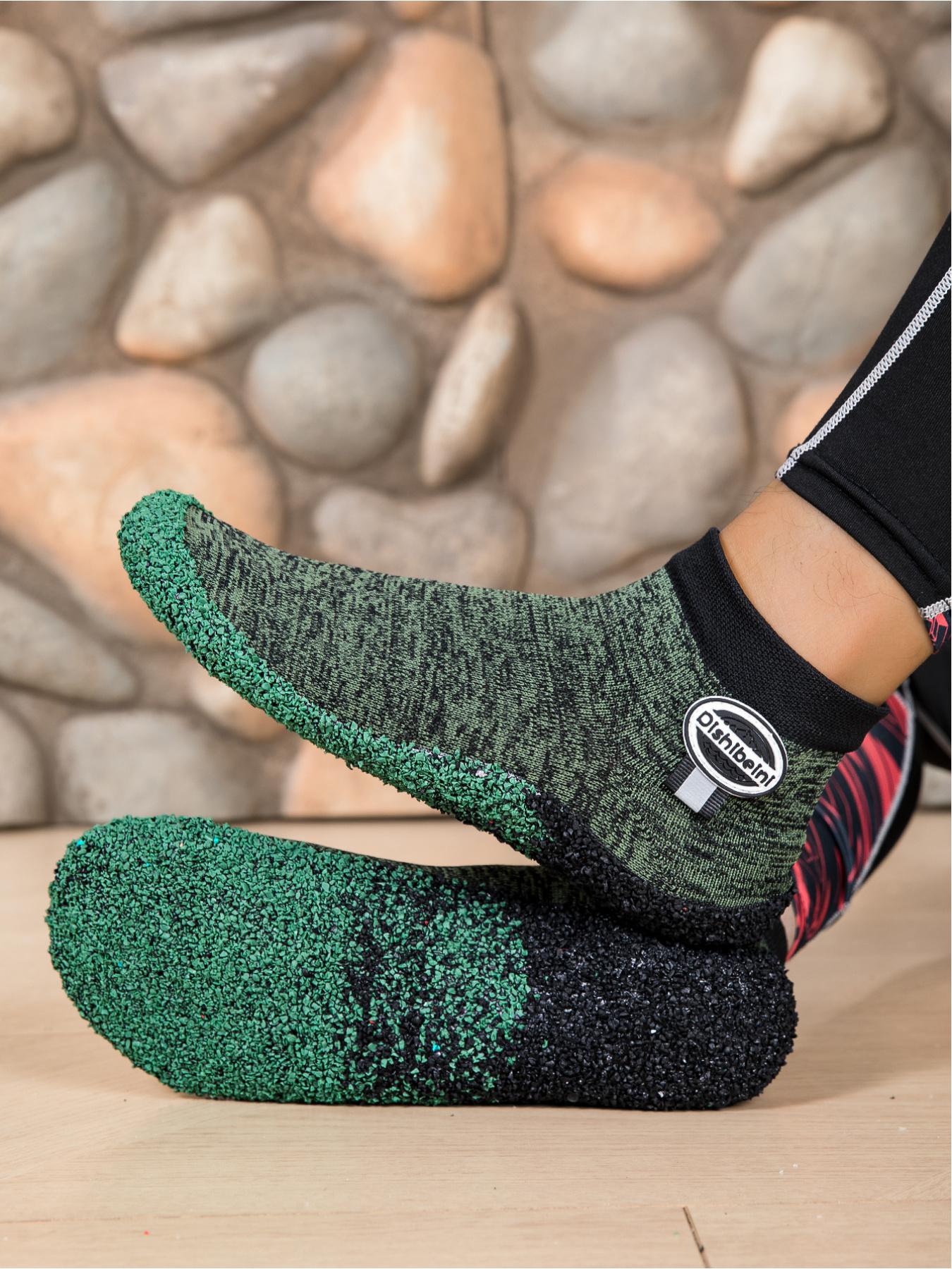 Men's new style fitness yoga barefoot shoes, diabetes shoes, soft fabric, breathable, quick drying, widened toe cap, comfortable package, color particle soles, strong grip on the ground, easy on and off style, yoga fitness hiking multi scene wear