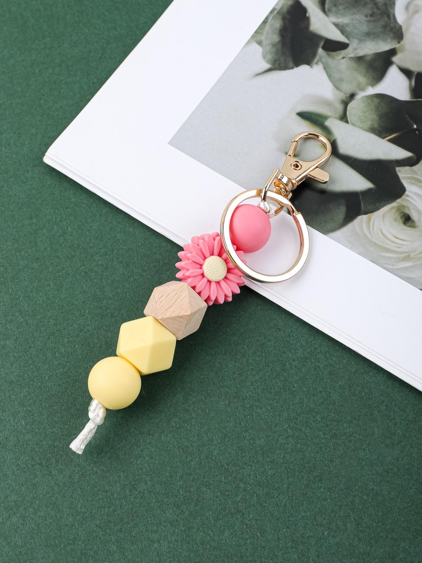 Elegant Daisy Keychain, Soft Silicone Beaded Wristlet, Perfect Mother's Day Gift for Mom, Viral Tiktok Accessory, 1pcs