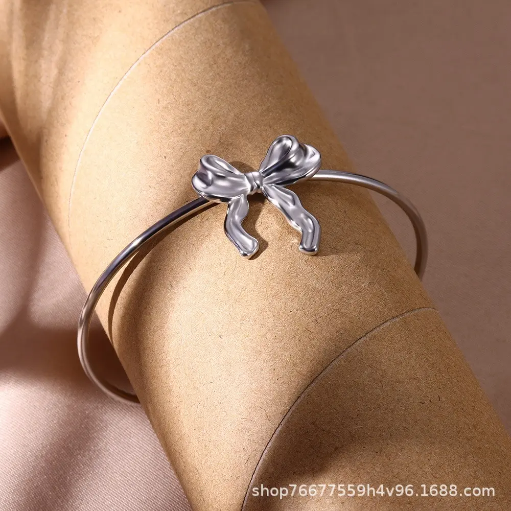 Platinum bow bracelet