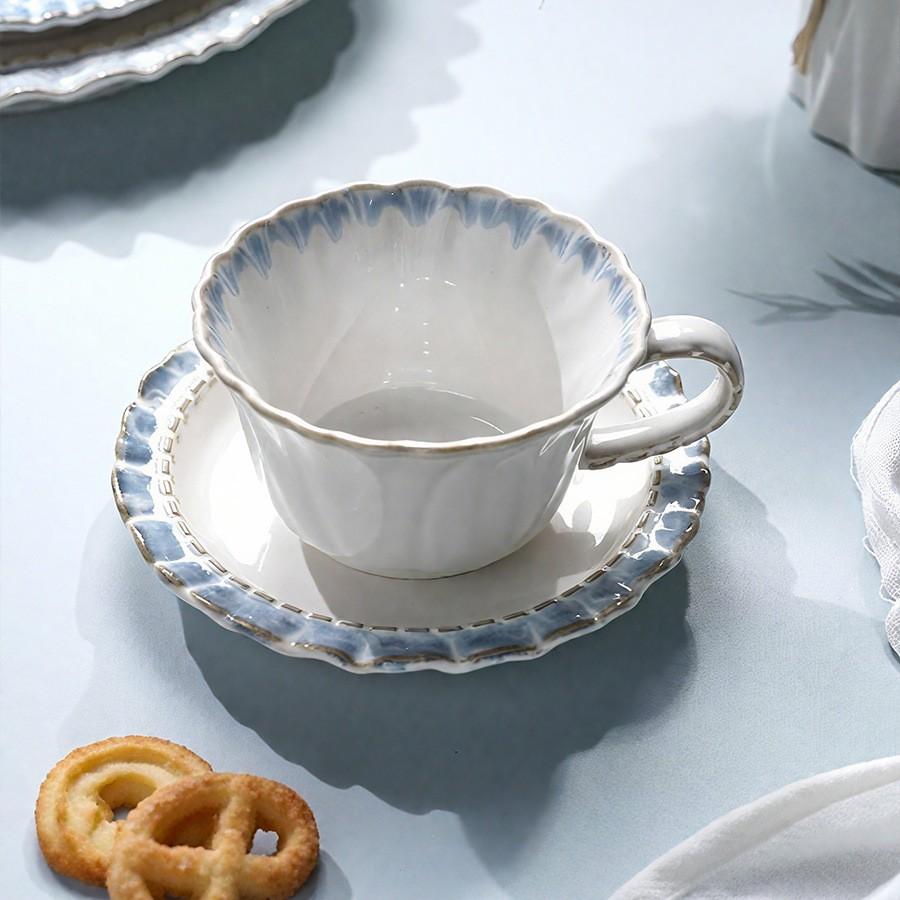 Vintage Palace Style Blue Skirt Latte Art Cup Set, Elegant Carved Ceramic Coffee Mug, Breakfast Water Cup, Mug Set, Latte Mugs for Tea Coffee Milk for Home Office Espresso Cups, Perfect Gift for Coffee Lovers, Stylish Latte Art Mug