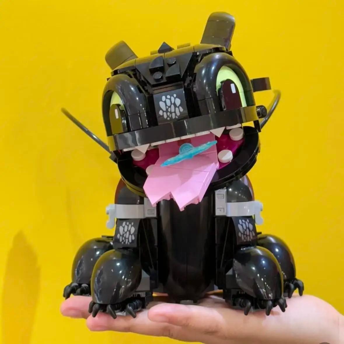 784PCS Classic Anime Movie Series Cute Dragon Pet Animal Series Building Blocks DIY Assembly Model Bricks Home Decoration Toys Suitable for Children's Birthday and Christmas Gifts Comes with Paper