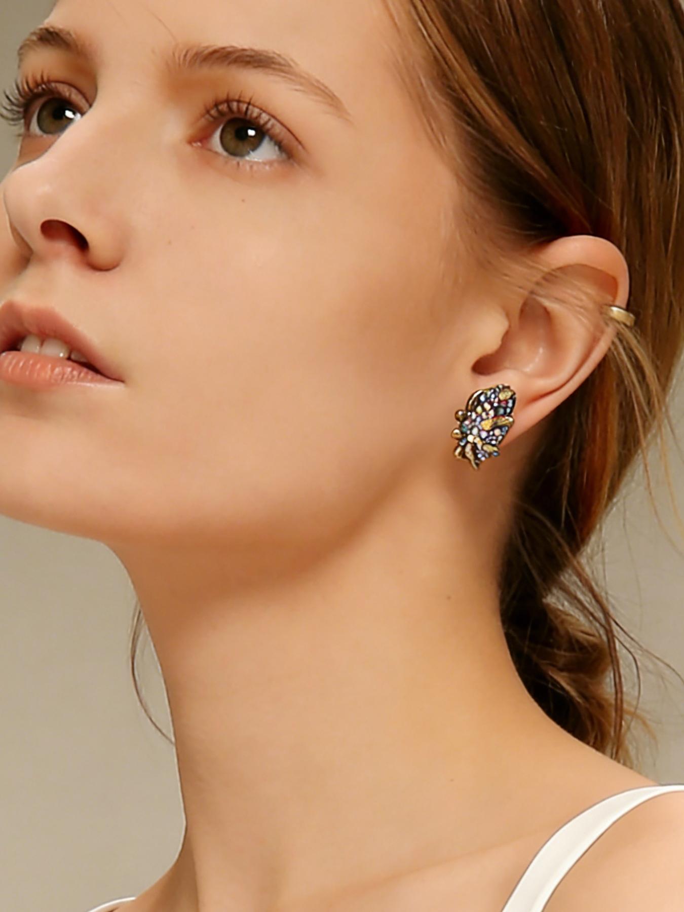 1 pair of retro and fashionable geometric earrings, suitable for daily commuting, vacation and dating, and also a surprising and exquisite small gift.