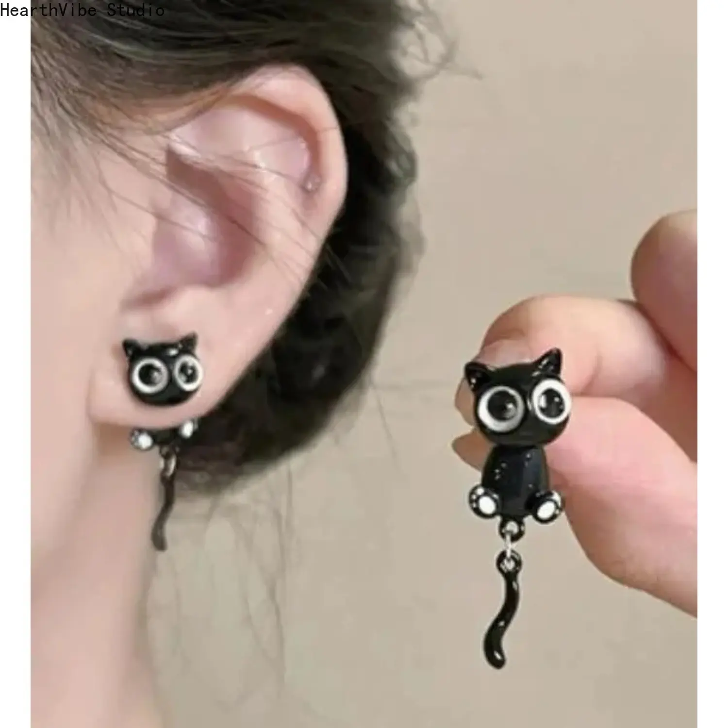 Women's 3D Black Cat Stud Earrings, Cute Kitten Paw Design Copper Base Holiday Costume Jewelry, Gothic Animal Piercing Ear Brads, Dainty Anti-Allergy Novelty Earring Birthday Christmas Gift for Her