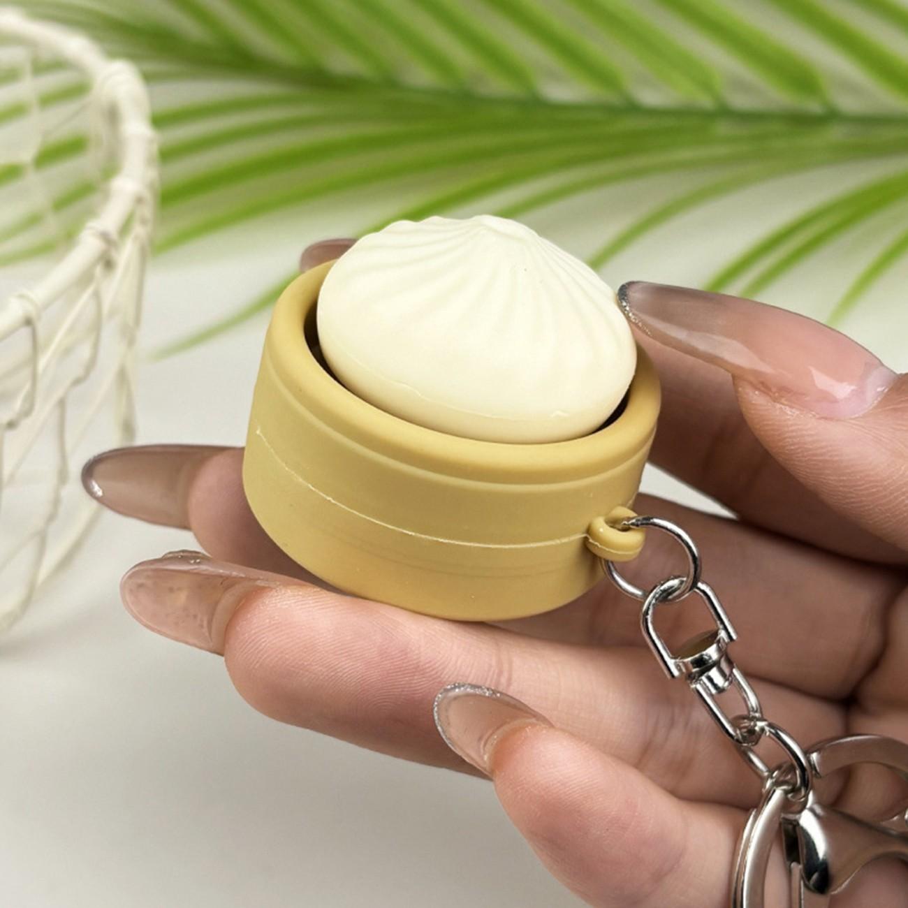 2-piece set - Simulated mini steamed bun steamer with release buttons and keychain. Stress-relieving keychain for student backpacks. Creative-shaped bag hanger decoration gift. Cute steamed bun keychain as an outlet for stress.