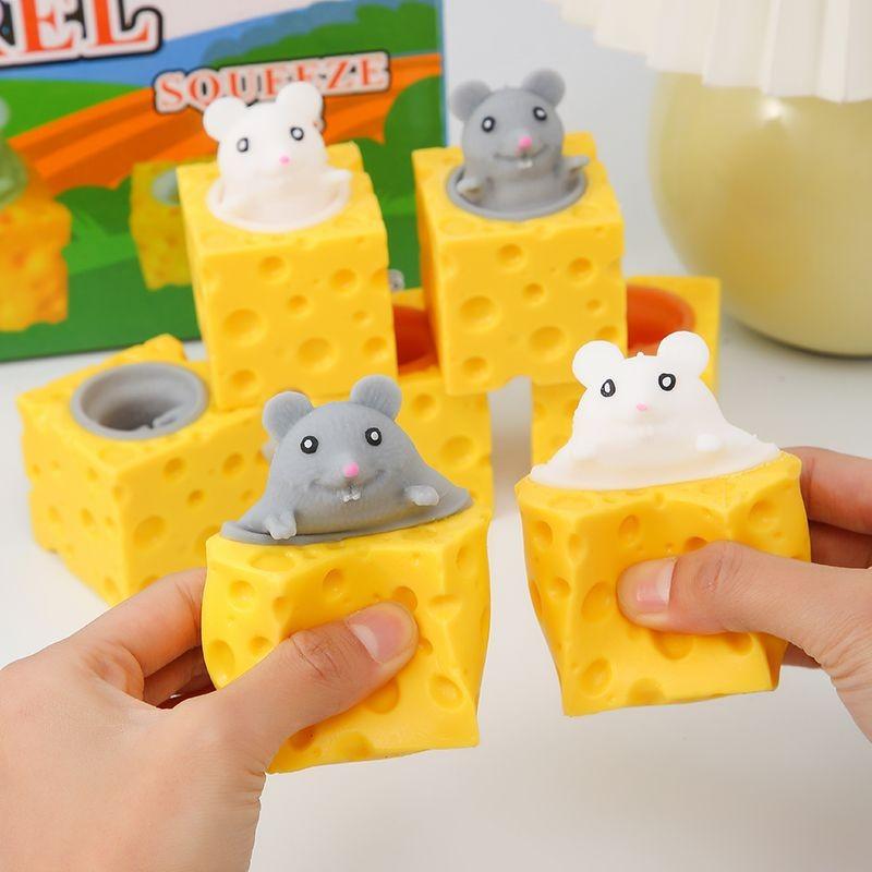 Realistic Cheese Block Squeeze Toy — give it a squeeze and a cute little squirrel pops out! 🧀🐿️ An ultra-bouncy, squeezable sensory stress-relief toy, perfect for parent-child interaction and a great icebreaker for social gatherings.