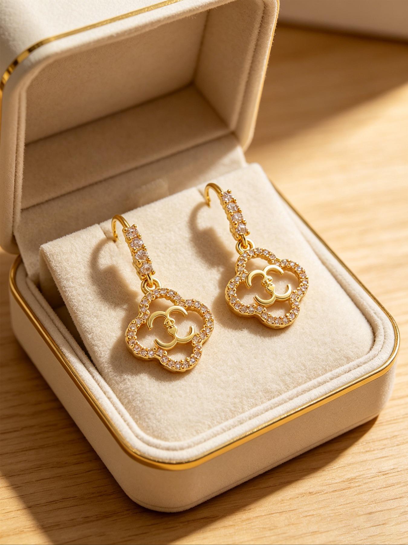 Four-leaf clover drop earrings, zircon four-leaf flower earrings, durable, colorfast, and hypoallergenic material, suitable for women's clothing and versatile accessories