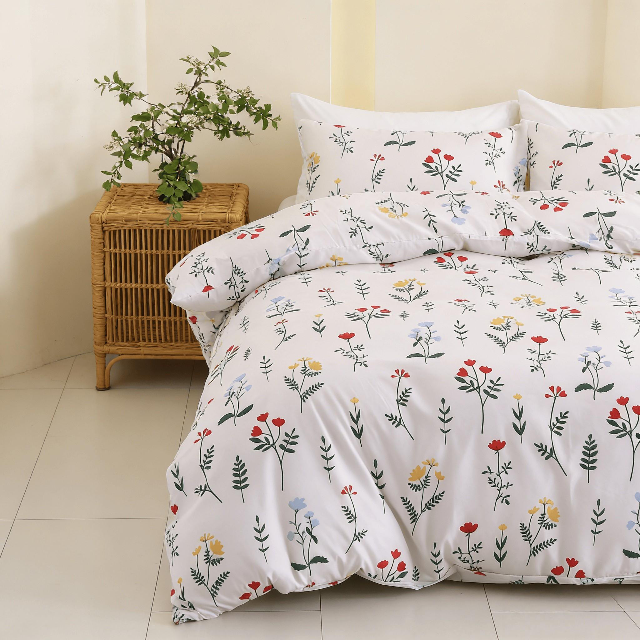 Spring & Summer Refresh, Winter Jasmine Print 3-Piece Duvet Cover Set, Includes 1 Duvet Cover and 2 Pillowcases (Without Insert), Soft and Comfortable, Machine Washable for Easy Care.