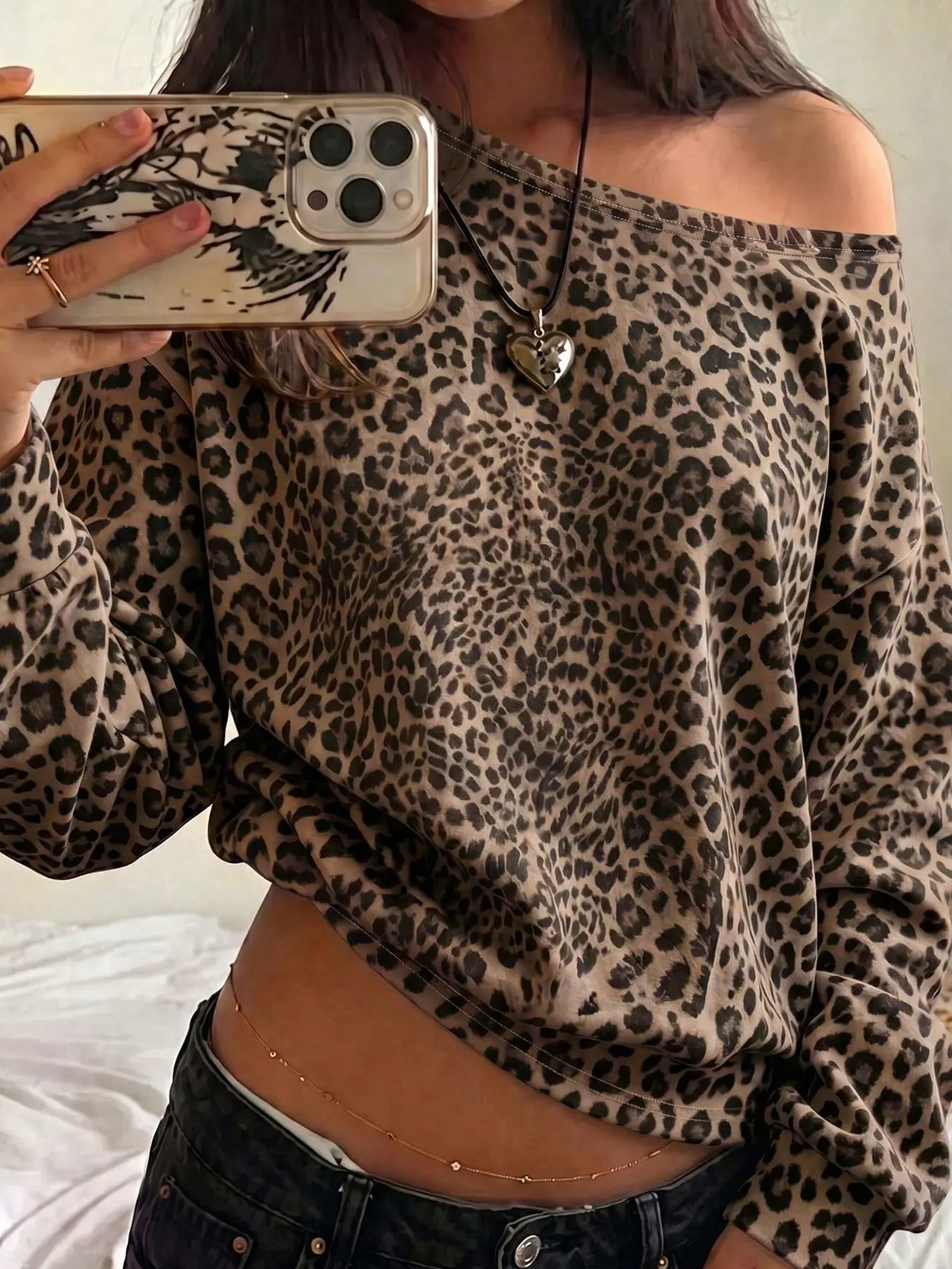 Y2K Leopard Print Off Shoulder Long Sleeve Top for Women, Vintage Brown Leopard Pattern Slant Neck Loose Drop Shoulder Tee, Casual Retro Oversized Blouse, Trendy Streetwear Going Out Outfit