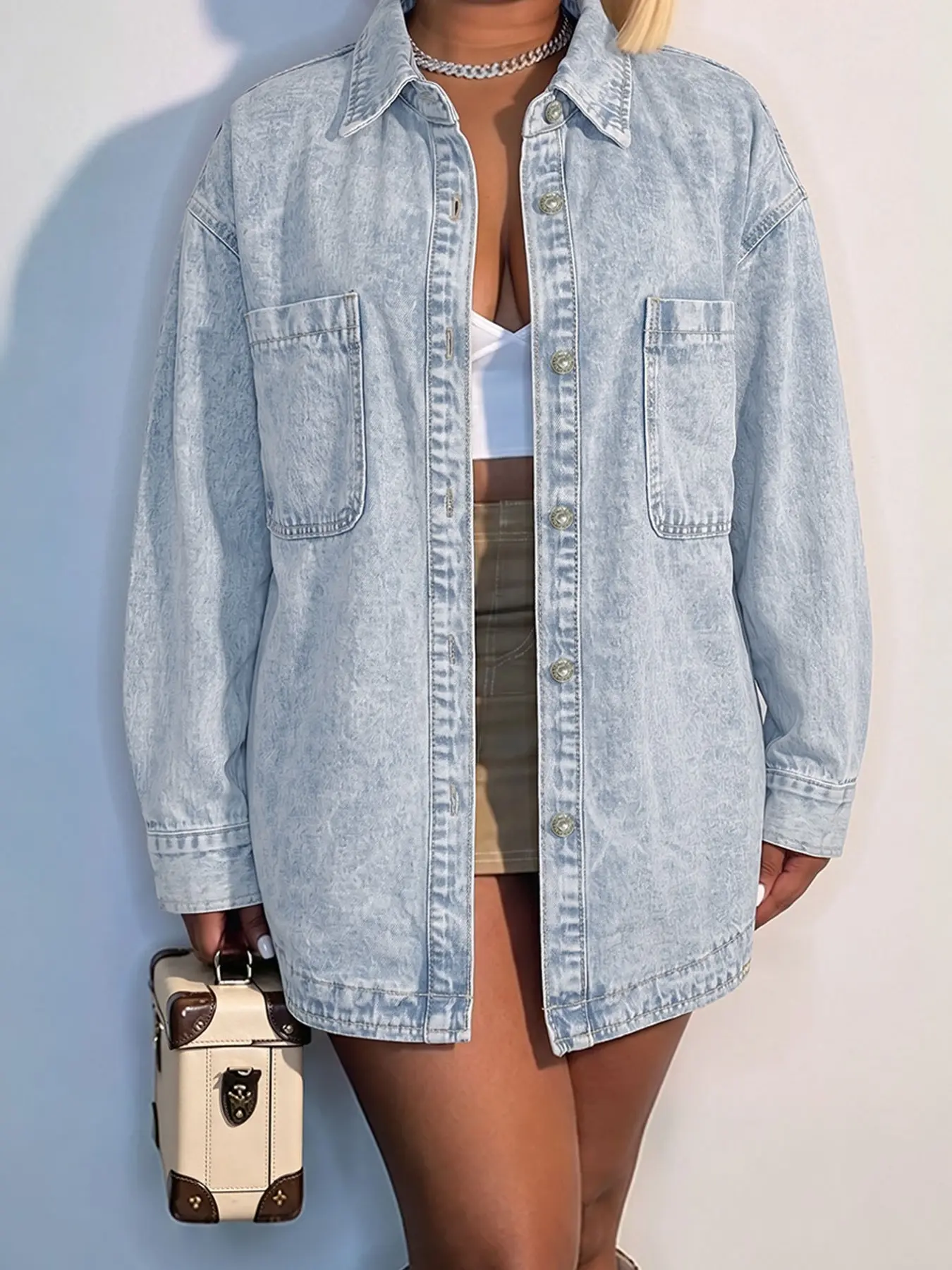 Women Light Wash Loose Denim Shacket with Pockets, Stylish Casual Outerwear, Comfortable Fit, Perfect for Everyday Wear, Jean Jackets