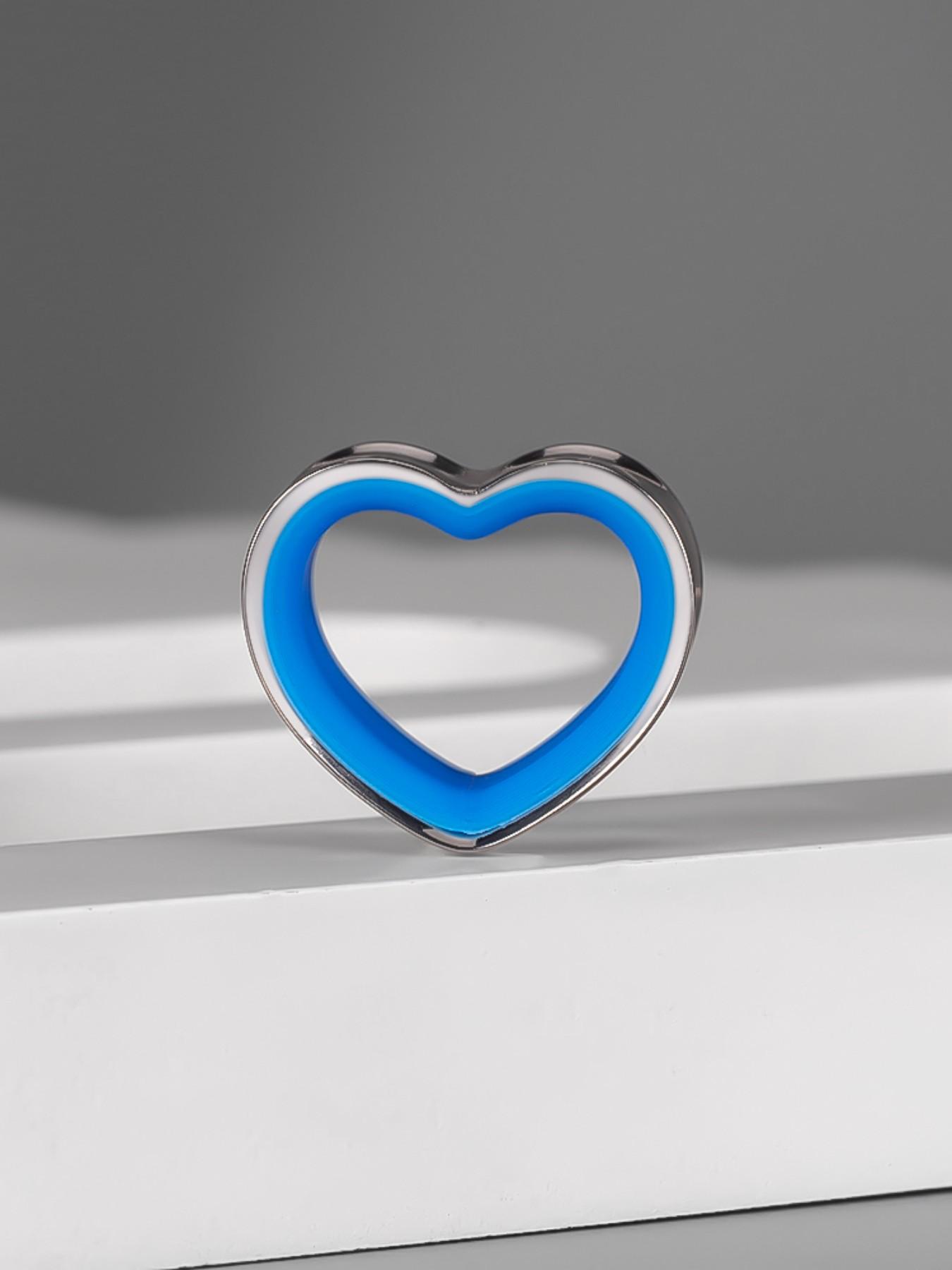 vanku 2pcs Hollow Heart Shape Ear Tunnels Plugs, Stainless Steel Hypoallergenic Piercing Gauges Earrings, Unisex Gift for Women Men