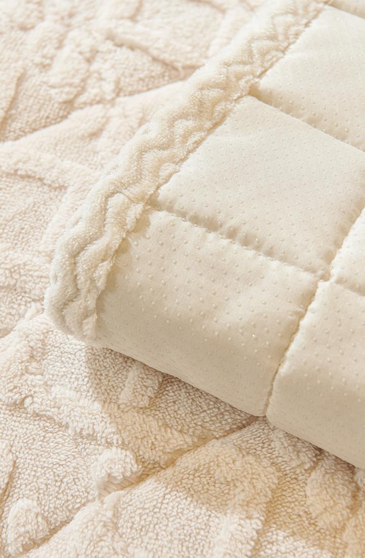 Artificial Fur Sofa Cushion, 1 Count Non-Slip Cushion, Soft Thick Plush Material, Winter Warmth, Pet Friendly, Anti slip protection, Perfect Living Room & Bedroom Decor, Soft Sofa Protector