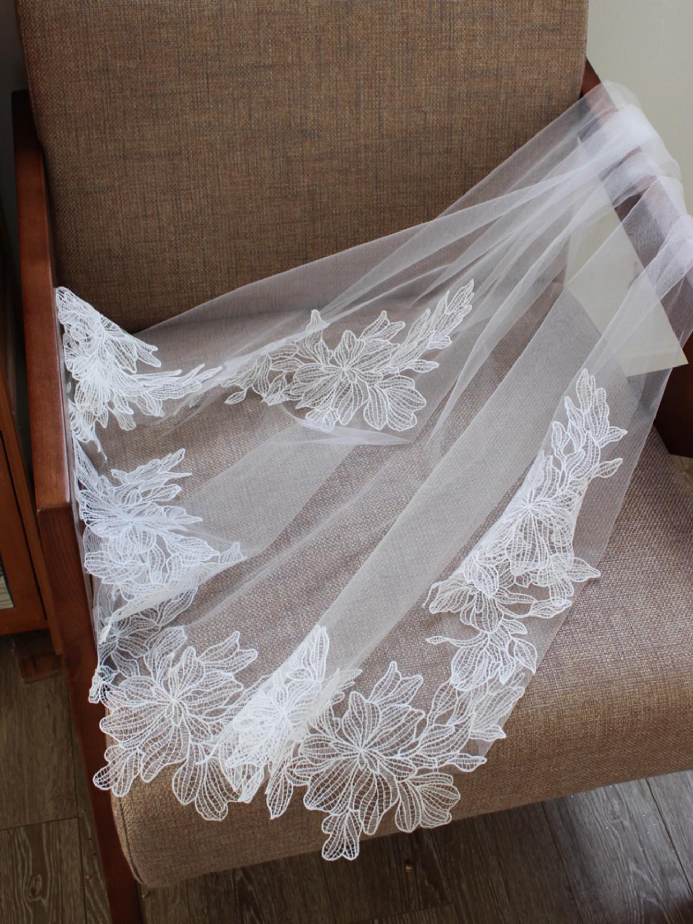 Luxurious Bride Veil, 100cm Single Layer Embroidered Floral Lace Trim, Romantic Wedding Hair Accessory, Transparent Tulle Veil for Bridal Shower