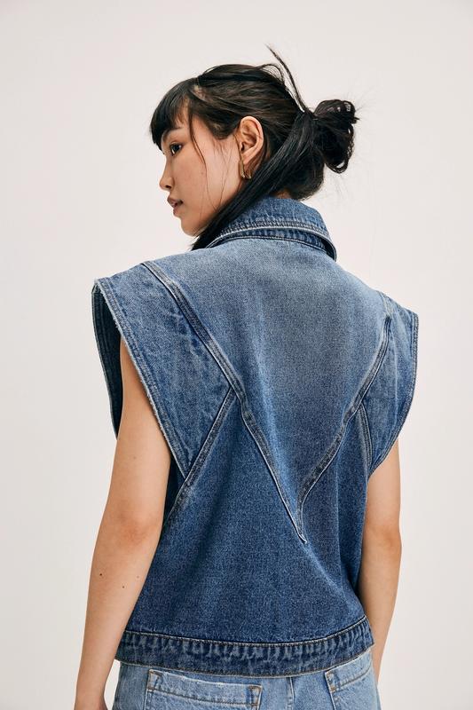 Elengatine Bohemian Style Vintage Cool Denim Vest for Lady Minimalist Rounded Collar Wide Shoulders Slit Pockets Button-front Closure Basic Casual Fitted Denim Jacket Coat Women's Chic Winter Wear