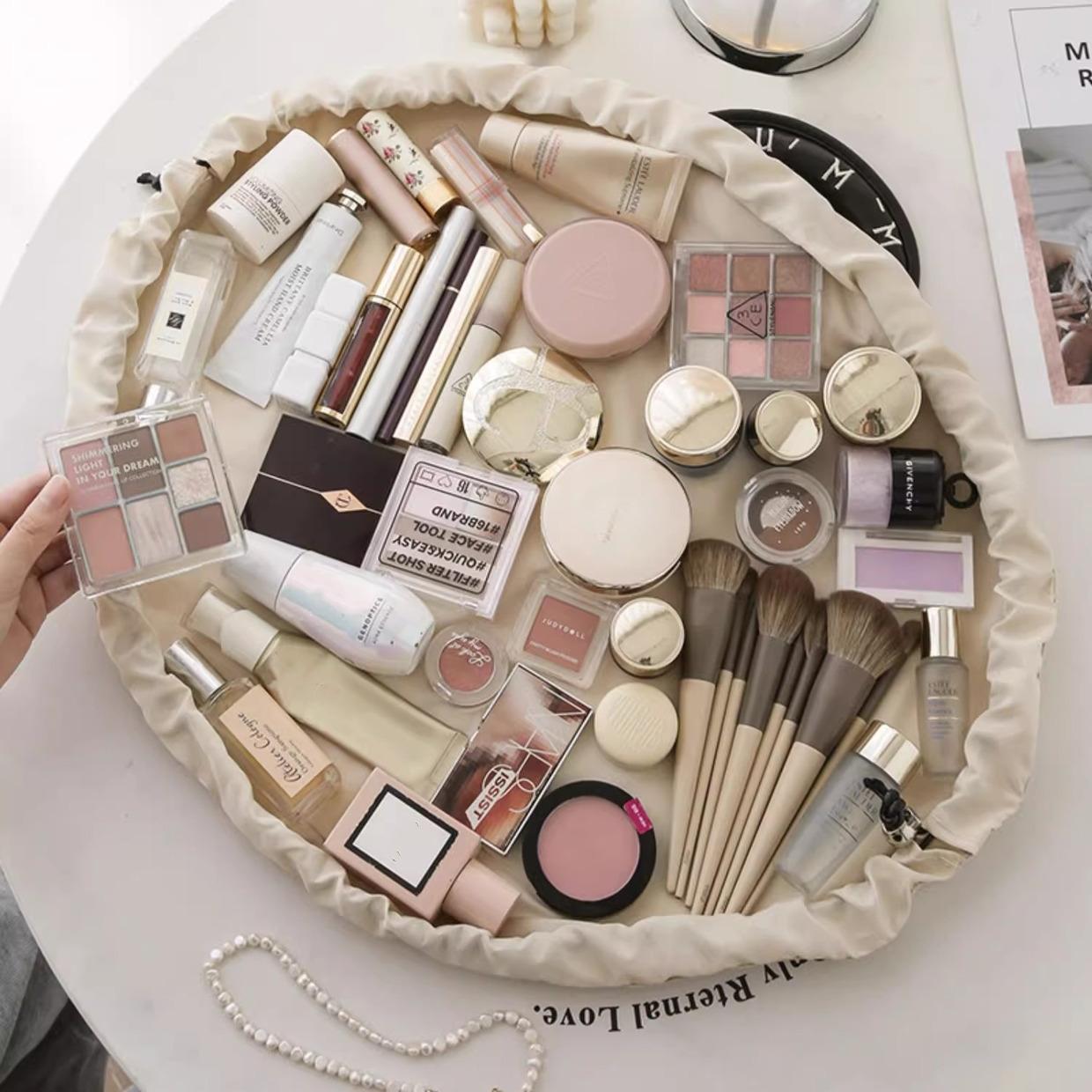 Portable Foldable Makeup Bag with Handle 1 Count Cosmetic Storage Organizer Pouch for Skincare Lotion Lip Balm Eyeliners Brushes Versatile Handheld Storage Bag