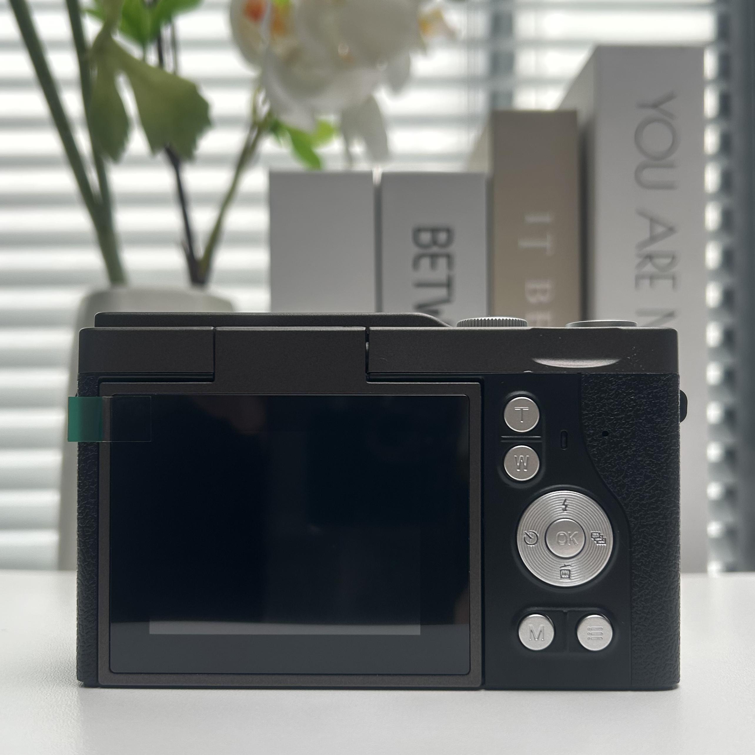 Portable Digital Camera with 180° Flip Screen, Entry-Level Student Selfie Camera with 32GB Memory Card for Photo and Video, Perfect for Back-To-School Season, Thanksgiving New Year Gift