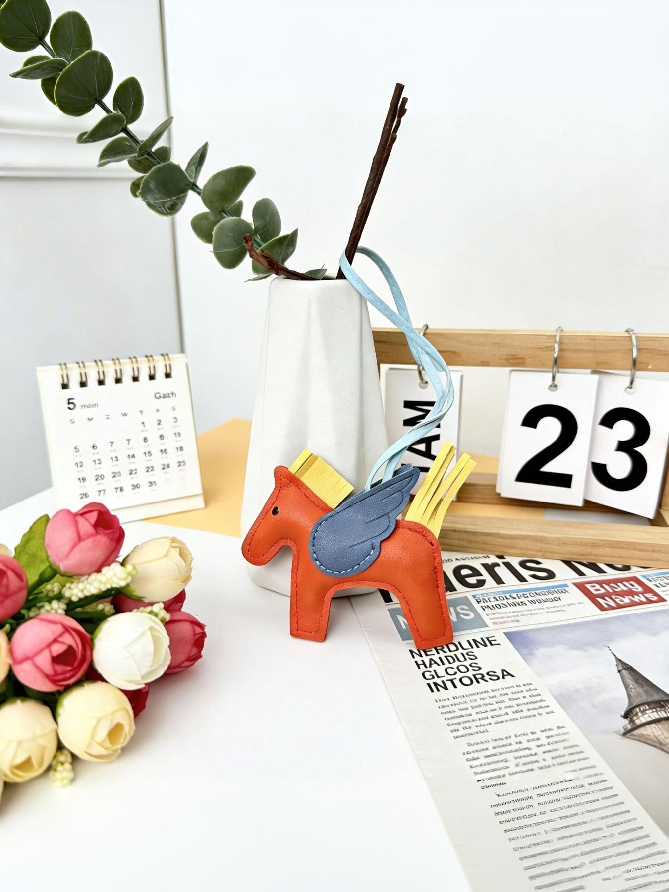 Cute Creative Wings PU Leather Keychain, Cartoon Horse Bag Charm, High-Quality Accessory, Perfect Gift Idea
