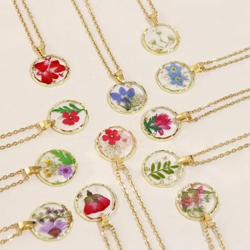 Pressed Flower Charm Necklace Handmaking Epoxy Resin Dried Flower Series Necklaces Natural Flowers Pendant Custom Chain Necklace