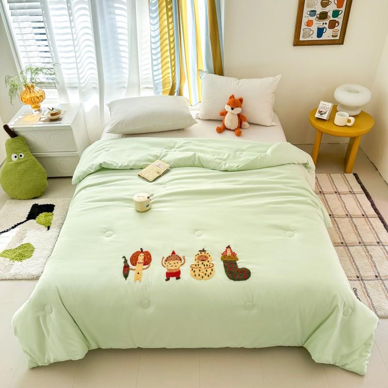 1pc Summer Quilt, Soft Comfortable Bedspread, All-Season Blanket, Embroidered Design, Safe High-Quality Material, Perfect Gift