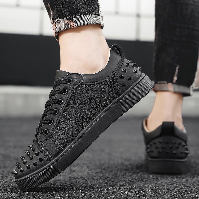 Trendy Casual Sneakers for Men, Versatile Bread Shoes, Unique Style, Comfortable Board Shoes, Riveted Casual Shoes, Perfect for Daily Wear