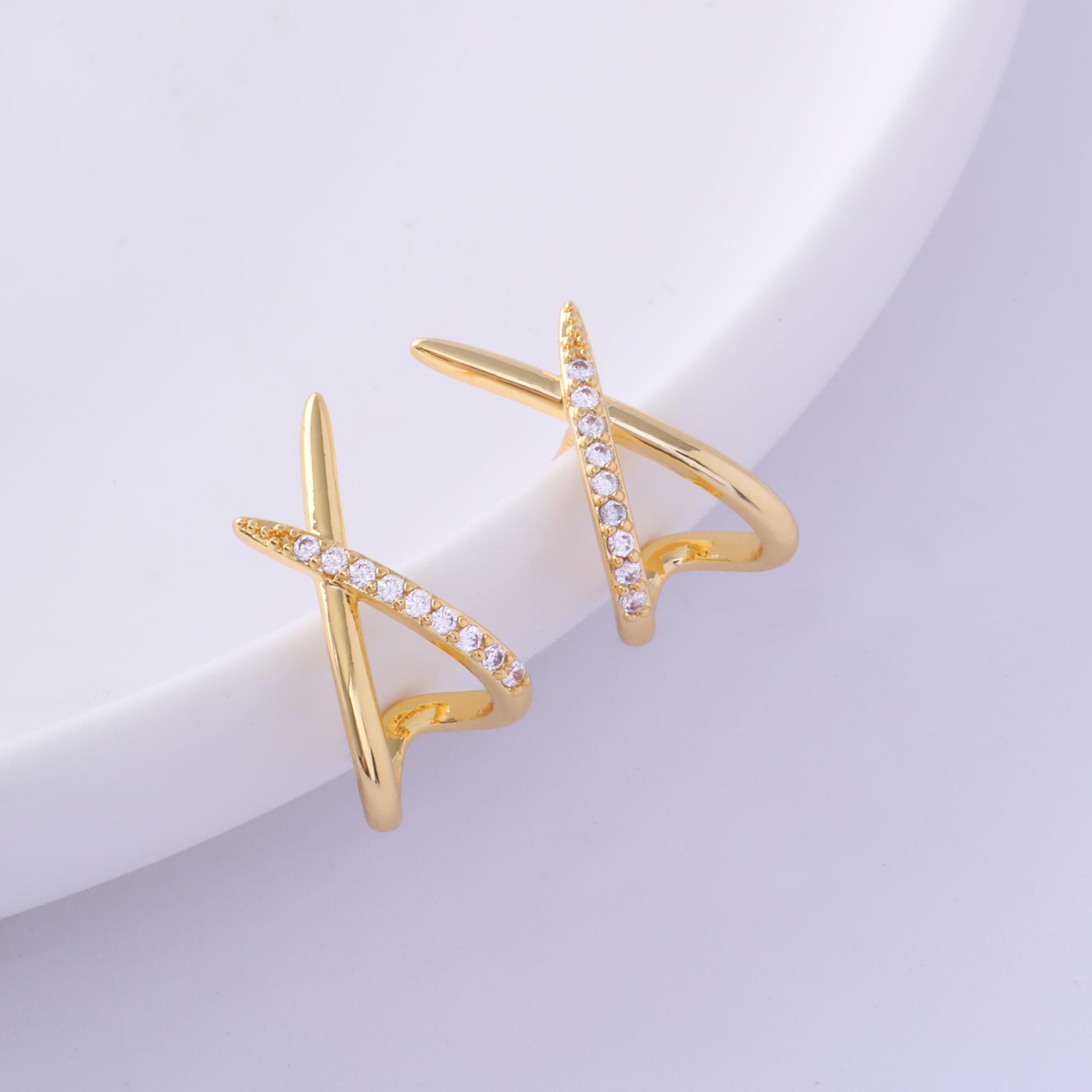 CAROVO 14K Gold-Plated Stud Earrings Dainty Earrings Simple Minimalist Cubic Zirconia Diamond Gold Earrings Hypoallergenic Earring for Women Trendy Women Gifts CAROVO 14K Gold-Plated Stud Earrings Dainty Earrings Simple Minimalist Cubic Zirconia Diamond Gold Earrings Hypoallergenic Earring for Women Trendy Women Gifts