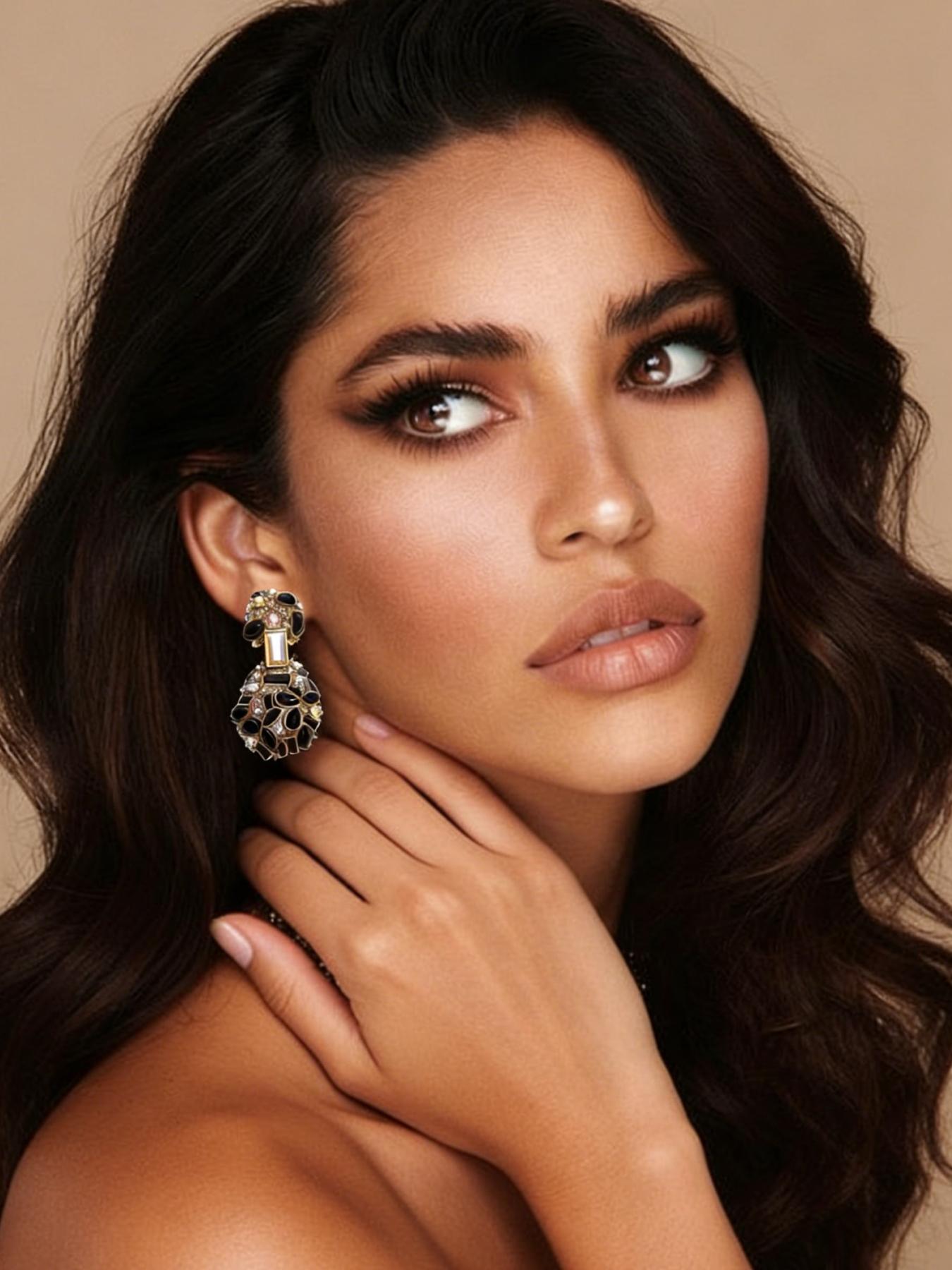 1 pair of fashionable and elegant flower shaped earrings, suitable for daily commuting, vacation and dating, and also a surprising and exquisite small gift.