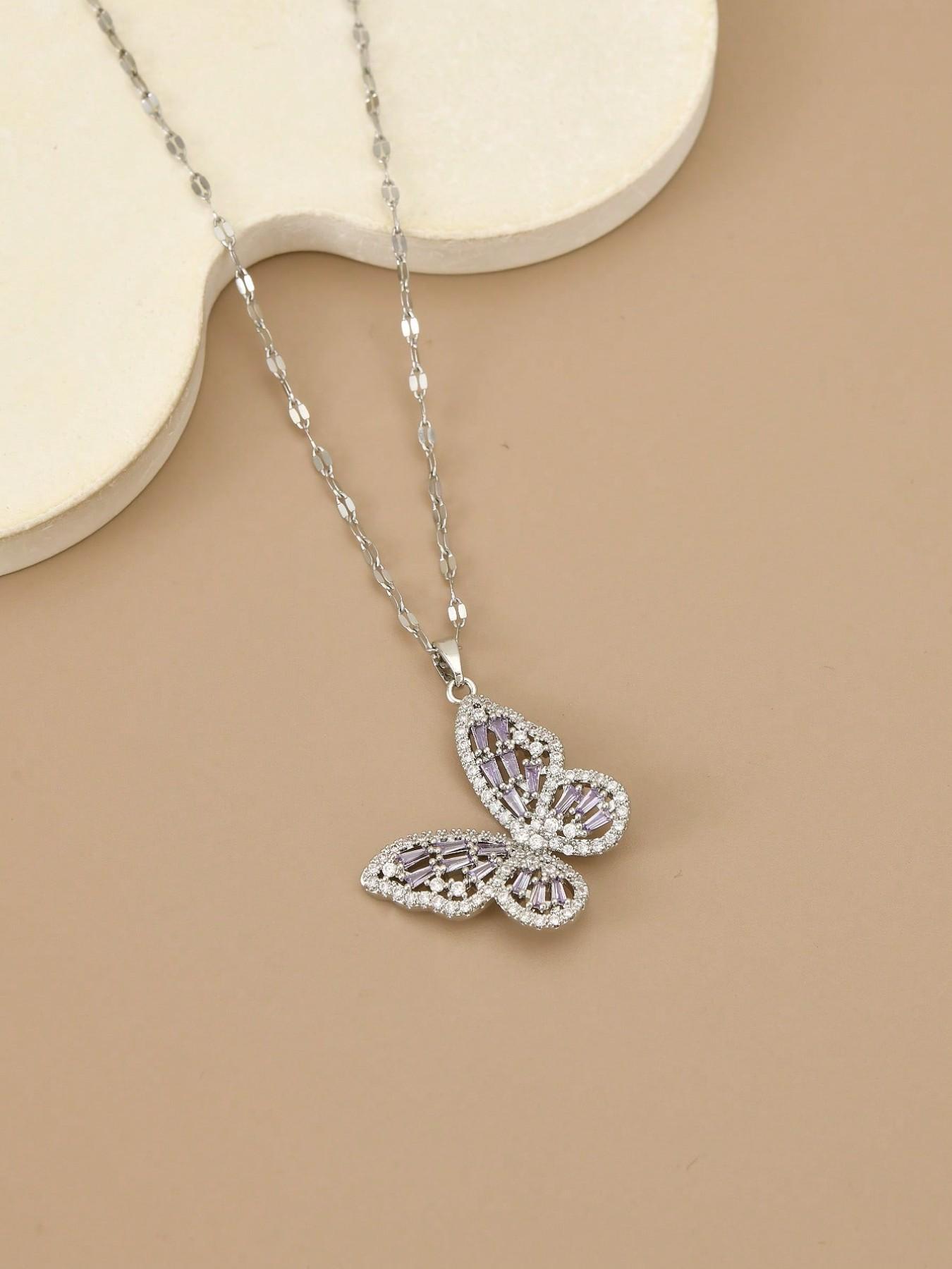 1pcs Golden Butterfly Necklace for Women, Dainty CZ Baguette Cut Butterfly Pendant Necklace, Sparkling Cubic Zirconia Butterfly Choker, Trendy Jewelry Gift for Mother's Day, Birthday, Anniversary