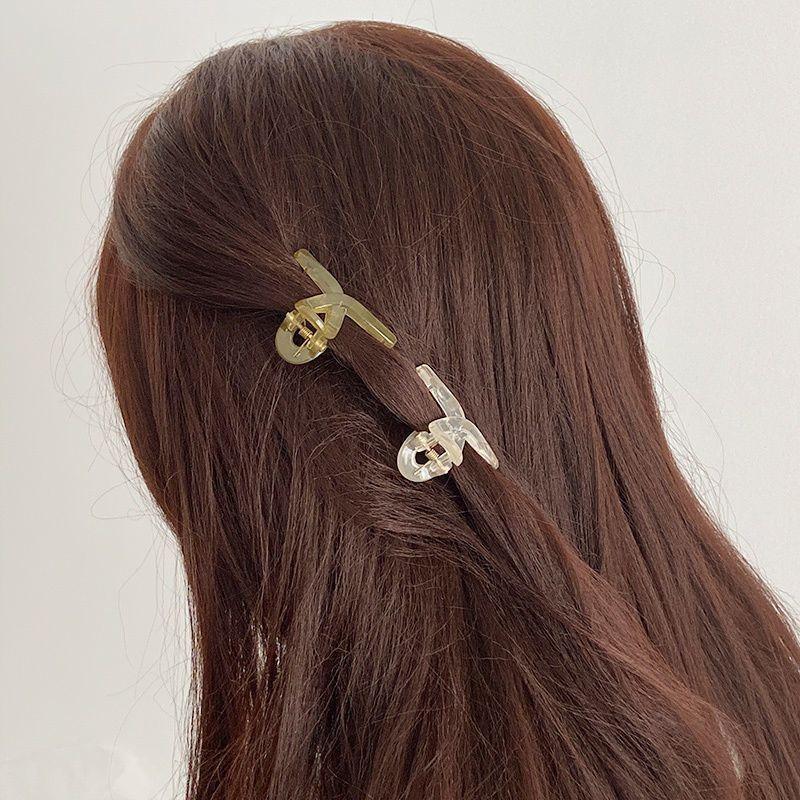 Versatile Front Bang Small Hair Clip, Stylish Accessory for Everyday Use, Perfect for Holding Hair in Place, Ideal for All Occasions