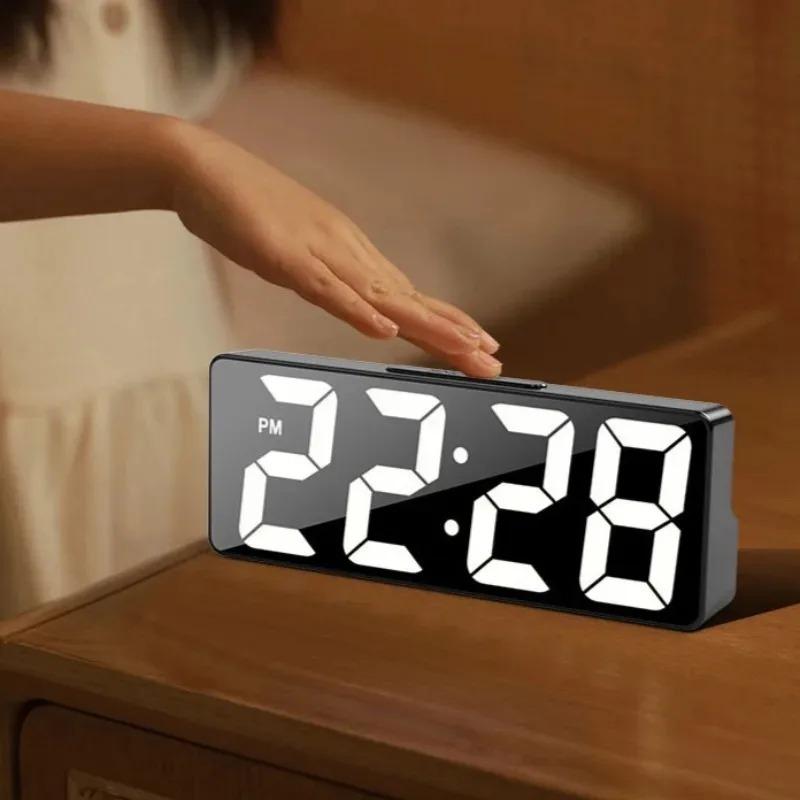 Digital Clock LED Wake Up Light Multifunctional Alarm Clock Bedroom Electronic Desktop Clock With Temperature Display Adjustable Brightness USB Powered Clock