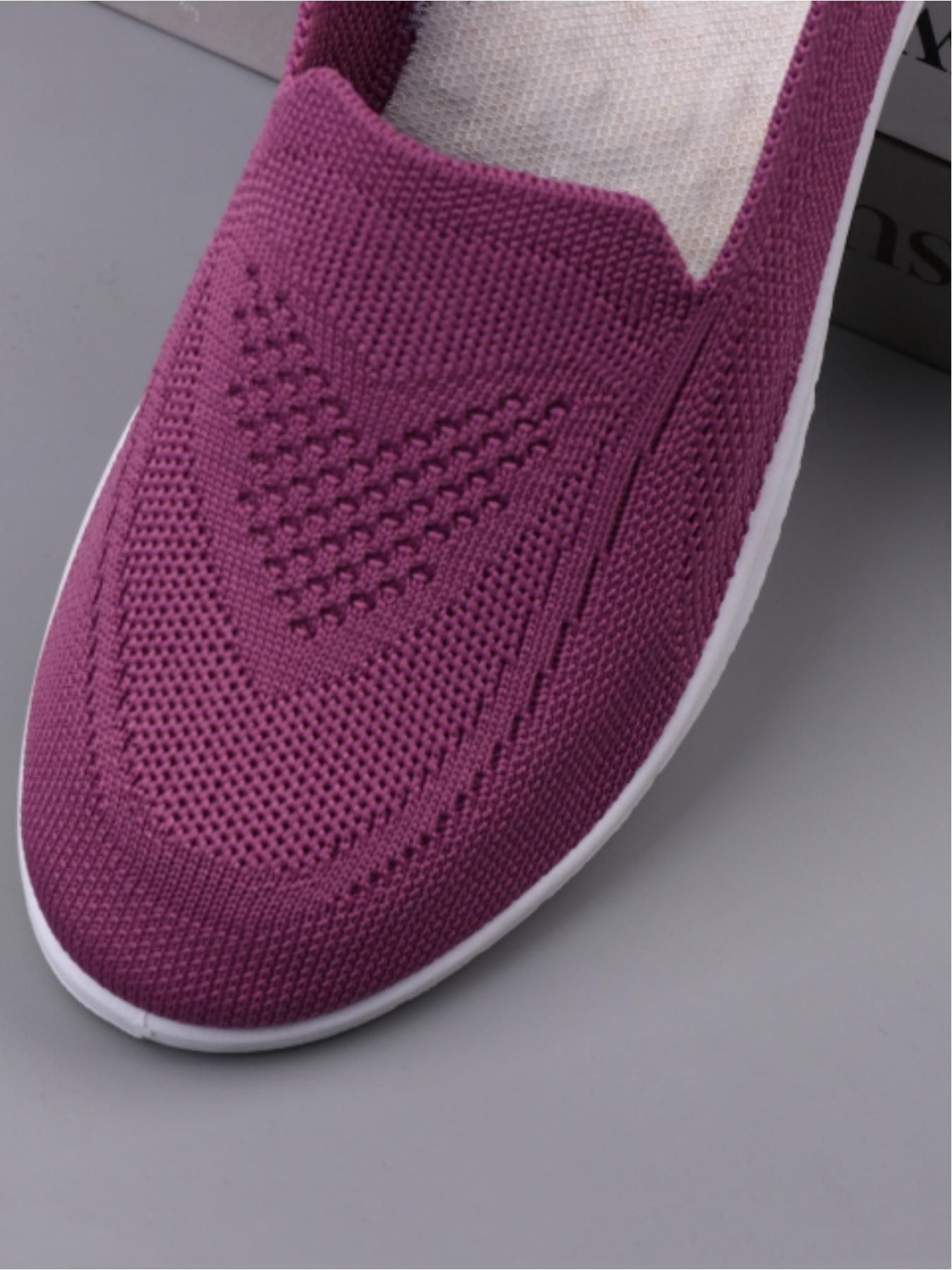Ladies' casual sports shoes, made of mesh material for comfortable wrapping and lightweight fit, with a simple design of the sole. Available in multiple colors for daily use, ideal for commuting to campus, and a practical gift for girlfriends' birthdays