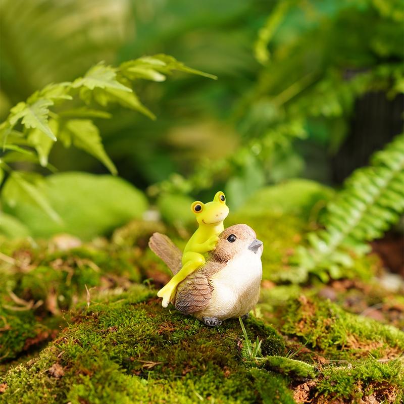 Resin Cartoon Frog Riding Sparrow Figurine, Home Decor Ornament, Cute Animal Design for Garden Patio Indoor Table Decoration