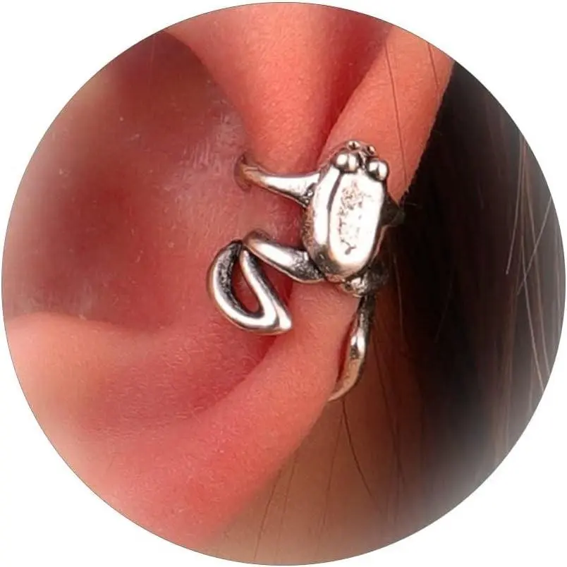 E2：frog cuff earrings
