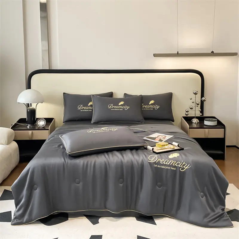 Ultra-soft Dream Feather Embroidered Summer Comforter, Lightweight Cooling Quilt, Decorative Embroidered Bed Blanket for Hot Sleepers