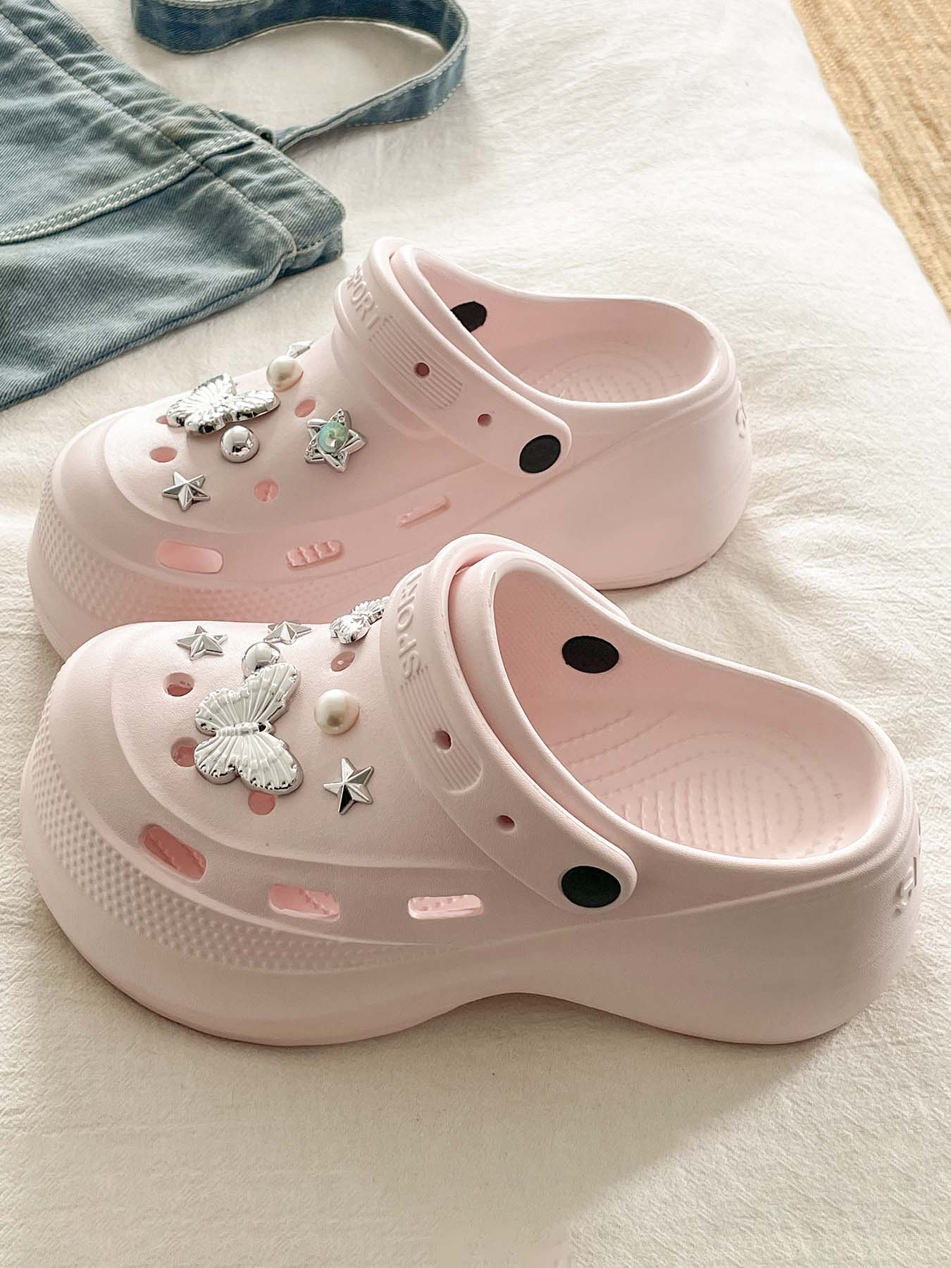 2026 New Fashion Versatile Holey Shoes for Women, Eva Comfortable Breathable Thick Sole, Simple Casual Beach Sandals, Outdoor Garden Shoes, Slipper, Slippers Shoes