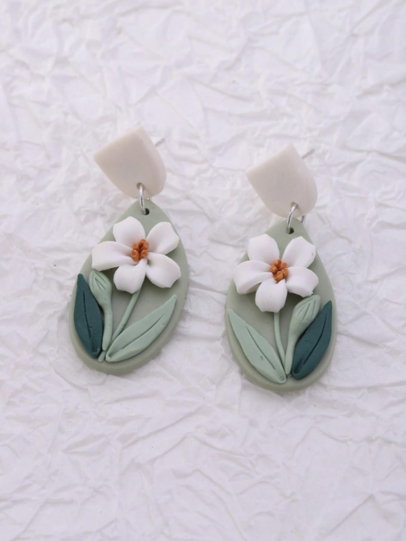 Elegant Handmade Polymer Clay Earrings, 3D Lily Flower Design, Realistic Floral Jewelry, Perfect for Gifts & Vacations