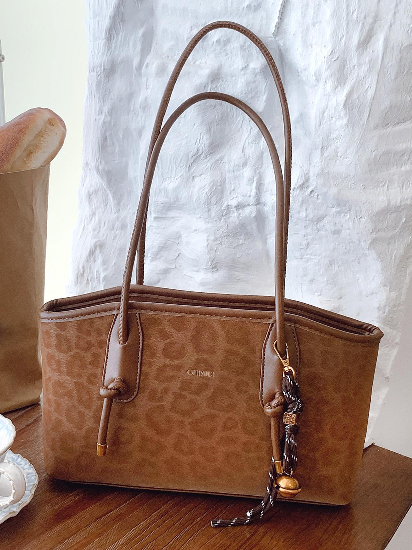 Fashionable and trendy leopard print tote bag, casual and versatile one-shoulder handbag, textured and stylish one-shoulder commuter bag, paired with exquisite pendants, suitable for dating, shopping and other occasions, Elegant Embossed Bag