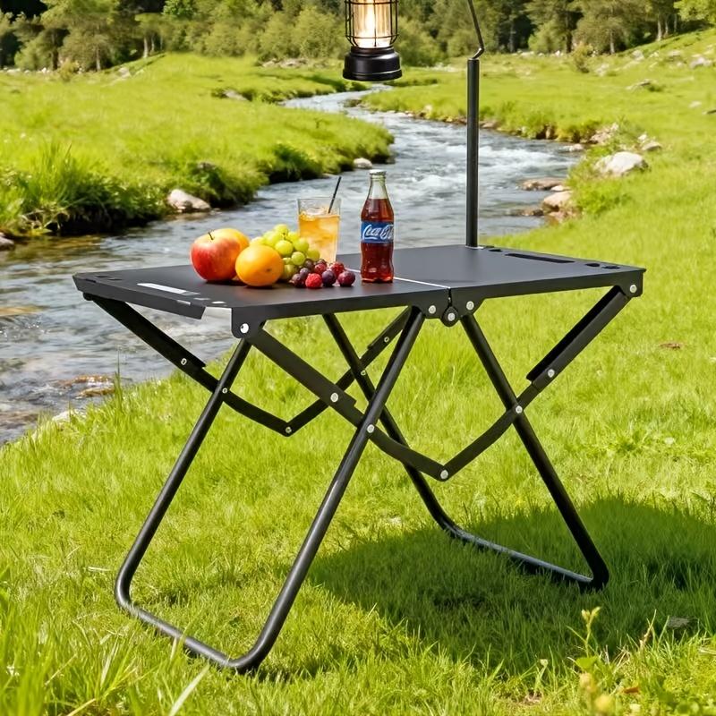 Portable foldable camping table, lightweight and easy to set up for outdoor use. It features a stable three-legged design, suitable for courtyards, picnics, barbecues and outdoor adventures.
