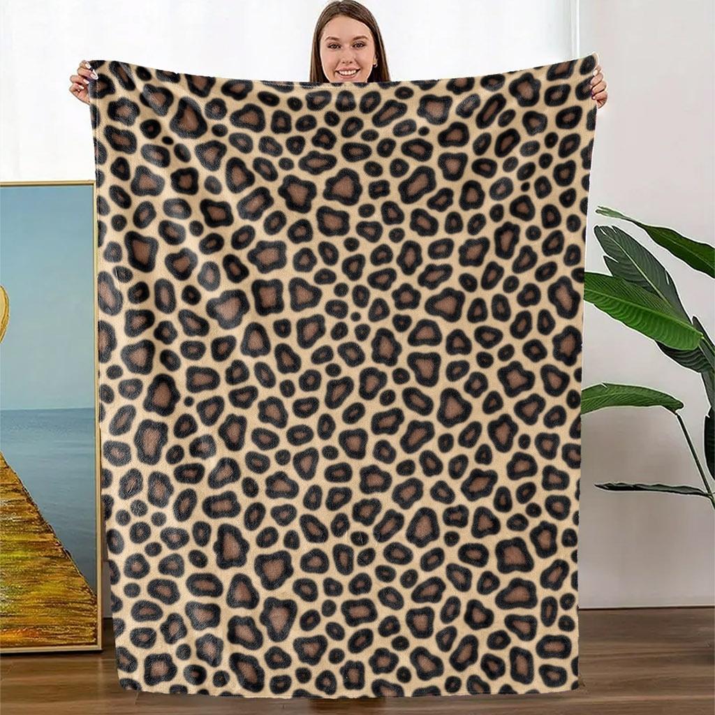 1 Comfortable Leopard Print Background Flannel Blanket, Soft Printed Cooling Blanket, 100% Polyester Fiber, Perfect Gift For Family And Friends