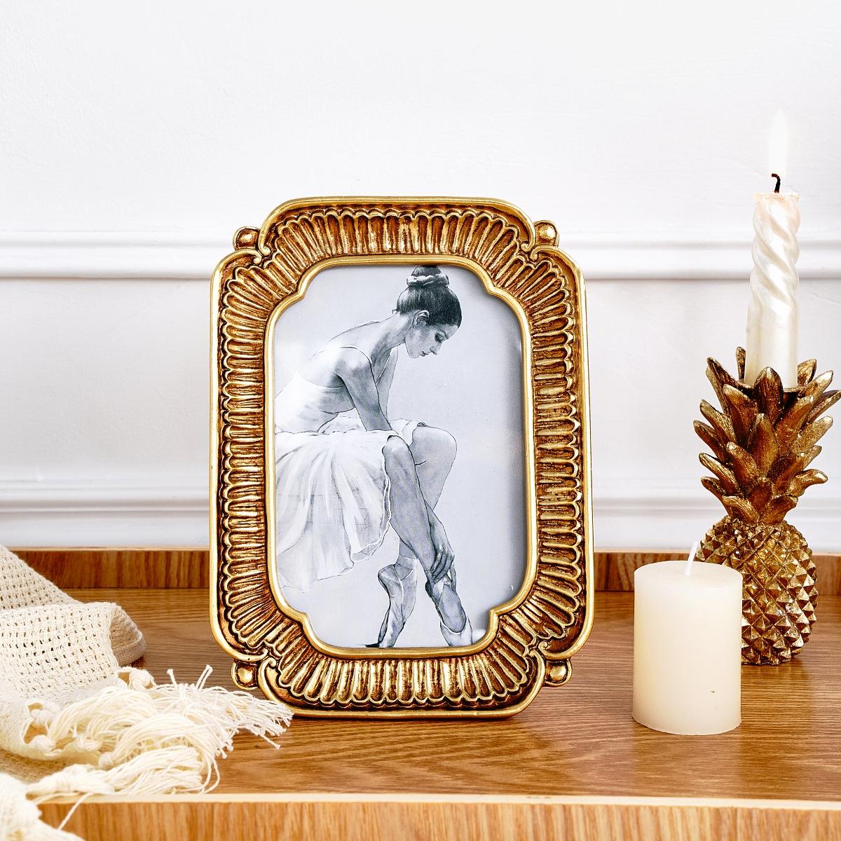 Vintage Photo Frame, 1 Count Shell Pattern Resin Photo Frame with Random Inner Paper, Wall Hanging & Tabletop Dual Use Photo Display Frame for Home Decor, Durable Sturdy Frame, Vintage Square Frame