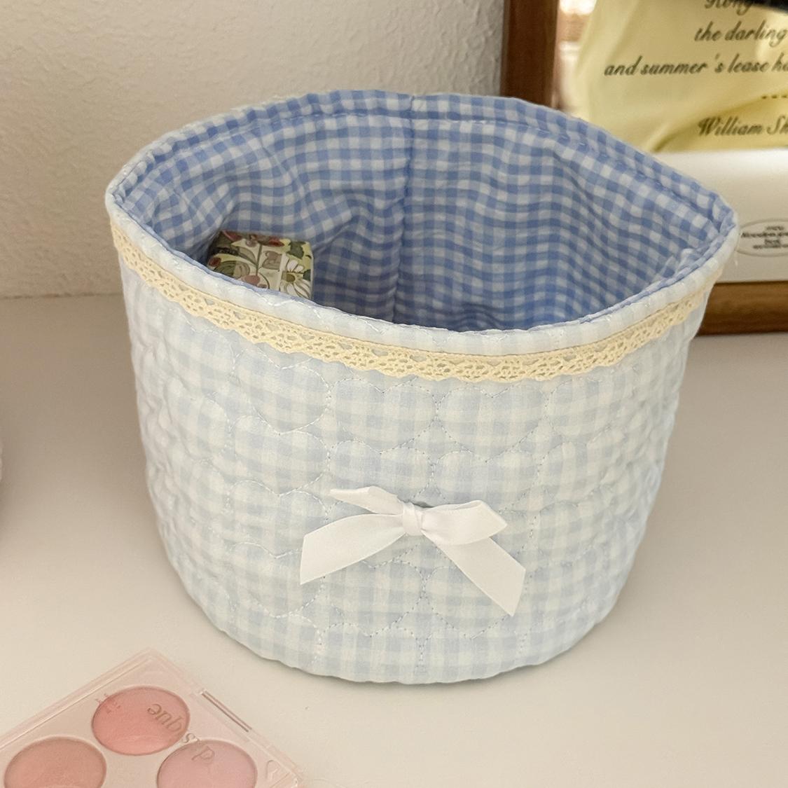 Cute lace bow patchwork storage basket, round fabric desktop organizer box, Instagram-style plaid print storage bin, soft padded makeup storage box, attractive pink bow storage bucket, foldable desktop storage basket