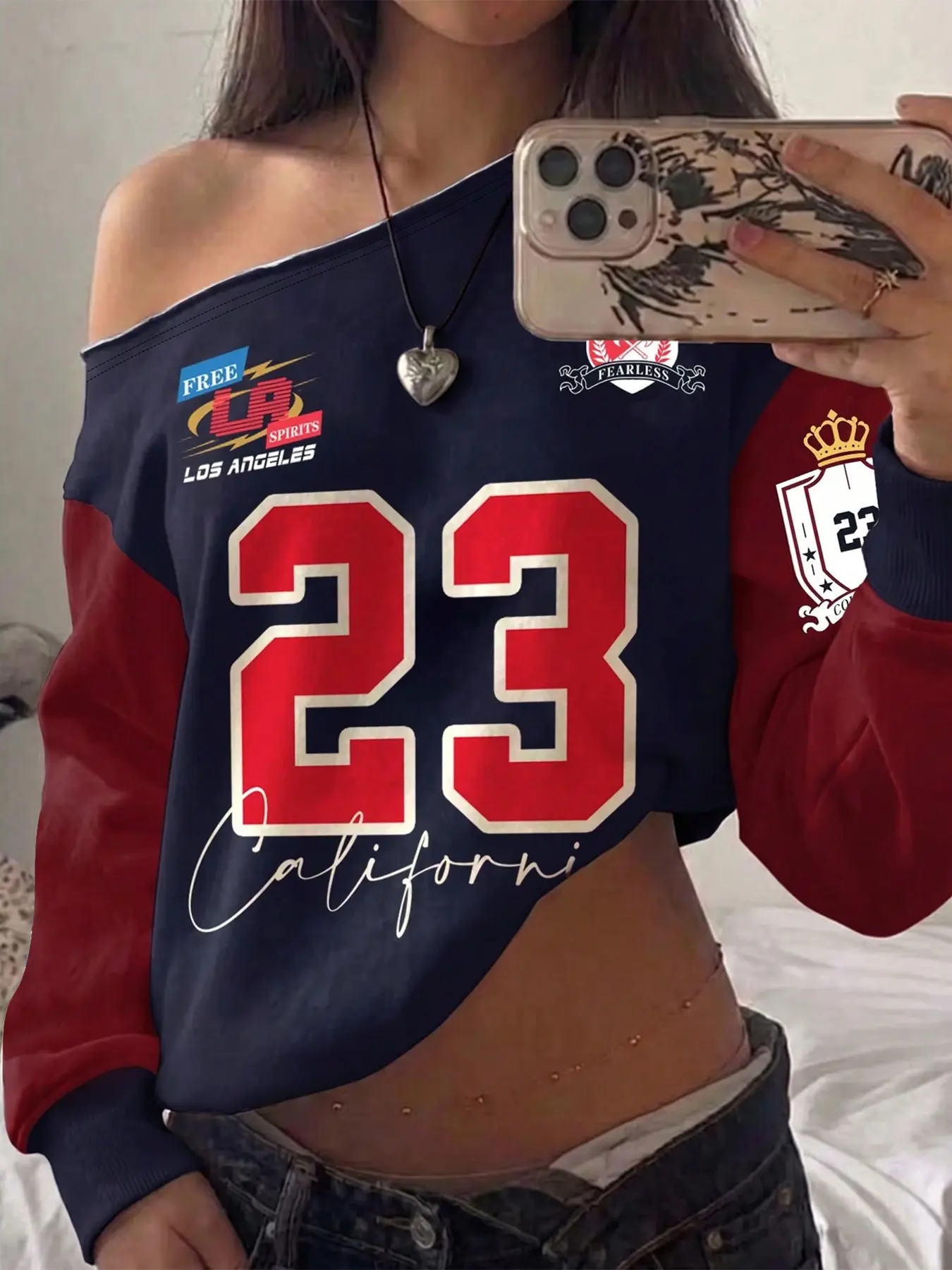 Y2K Off Shoulder Sweatshirt for Women,Color Block Raglan Long Sleeve Pullover Top,Vintage 23 California LA Graphic Print Loose Slouchy Oversized Sweatshirt,90s Retro Varsity Sporty Aesthetic Casual Top for Club Party Street Daily Fall Winter Y2K Outfits
