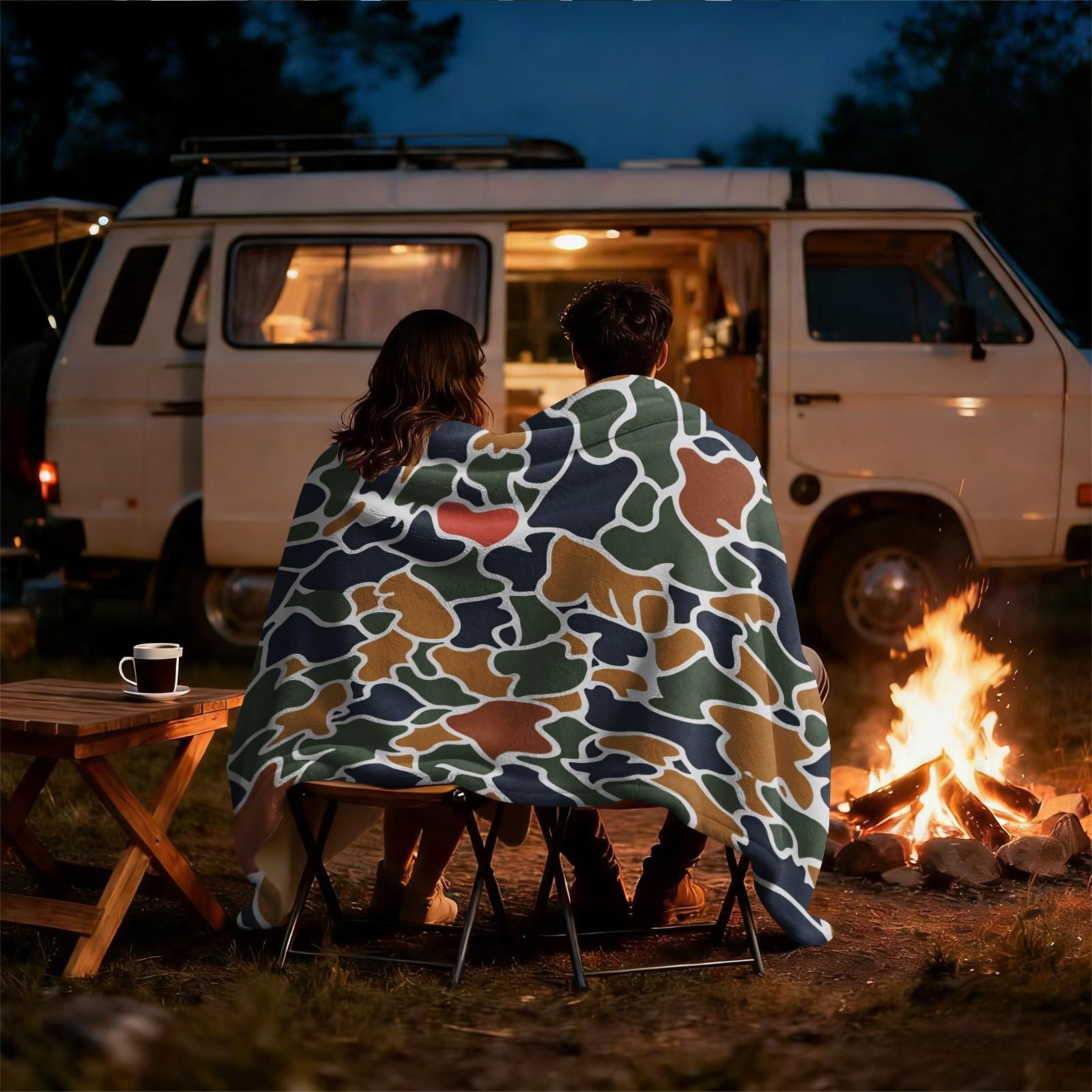 Multicolor Retro Camouflage Print Flannel Throw Blanket, Abstract Camo Pattern Blanket for Summer Air Conditioner Room, Lightweight Cozy Blanket for Bed Sofa Cover Office Nap Car Camping Travel